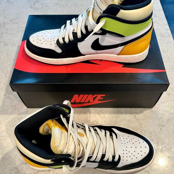 Size 10 - Jordan 1 Retro High OG Volt, 555088 118 -Preowned Good Conition w/ Box - Picture 2 of 10